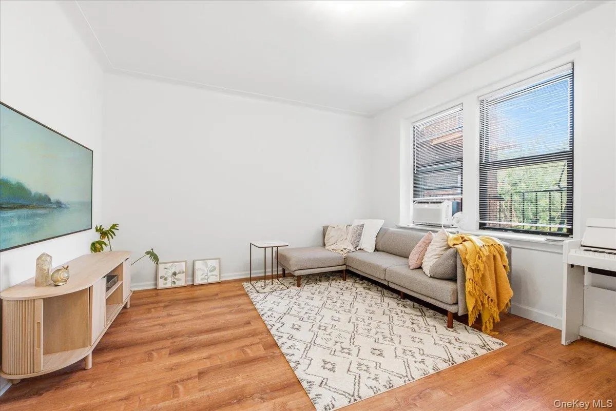 62-64 Saunders Street, New York, NY, 1 Bedroom Bedrooms, 4 Rooms Rooms,1 BathroomBathrooms,Residential Lease,For Rent,Saunders,0,1024111 62-64 Saunders Street, New York, NY, 1 Bedroom Bedrooms, 4 Rooms Rooms,1 BathroomBathrooms,Residential Lease,For Rent,Saunders,0,1024111