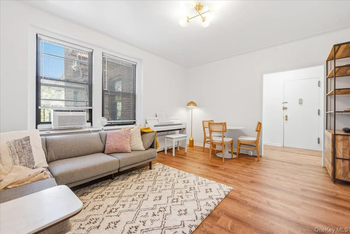 62-64 Saunders Street, New York, NY, 1 Bedroom Bedrooms, 4 Rooms Rooms,1 BathroomBathrooms,Residential Lease,For Rent,Saunders,0,1024111 62-64 Saunders Street, New York, NY, 1 Bedroom Bedrooms, 4 Rooms Rooms,1 BathroomBathrooms,Residential Lease,For Rent,Saunders,0,1024111