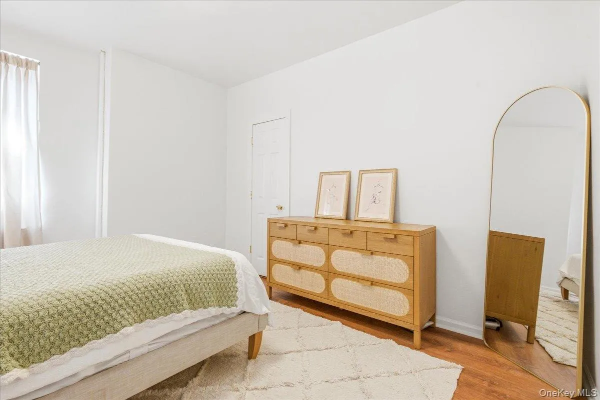 62-64 Saunders Street, New York, NY, 1 Bedroom Bedrooms, 4 Rooms Rooms,1 BathroomBathrooms,Residential Lease,For Rent,Saunders,0,1024111 62-64 Saunders Street, New York, NY, 1 Bedroom Bedrooms, 4 Rooms Rooms,1 BathroomBathrooms,Residential Lease,For Rent,Saunders,0,1024111
