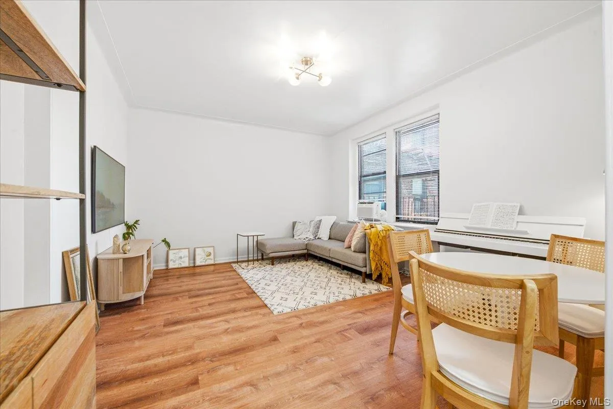 62-64 Saunders Street, New York, NY, 1 Bedroom Bedrooms, 4 Rooms Rooms,1 BathroomBathrooms,Residential Lease,For Rent,Saunders,0,1024111 62-64 Saunders Street, New York, NY, 1 Bedroom Bedrooms, 4 Rooms Rooms,1 BathroomBathrooms,Residential Lease,For Rent,Saunders,0,1024111