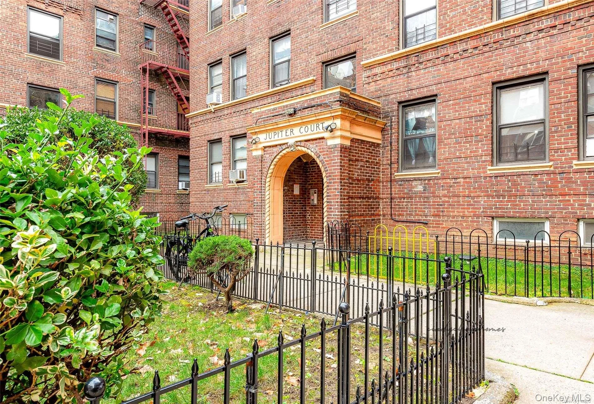 62-64 Saunders Street, New York, NY, 1 Bedroom Bedrooms, 4 Rooms Rooms,1 BathroomBathrooms,Residential Lease,For Rent,Saunders,0,1024111 62-64 Saunders Street, New York, NY, 1 Bedroom Bedrooms, 4 Rooms Rooms,1 BathroomBathrooms,Residential Lease,For Rent,Saunders,0,1024111