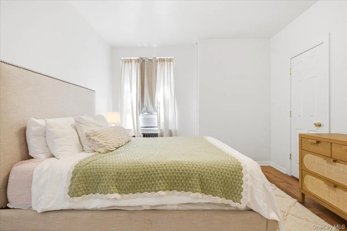 62-64 Saunders Street, New York, NY, 1 Bedroom Bedrooms, 4 Rooms Rooms,1 BathroomBathrooms,Residential Lease,For Rent,Saunders,0,1024111 62-64 Saunders Street, New York, NY, 1 Bedroom Bedrooms, 4 Rooms Rooms,1 BathroomBathrooms,Residential Lease,For Rent,Saunders,0,1024111