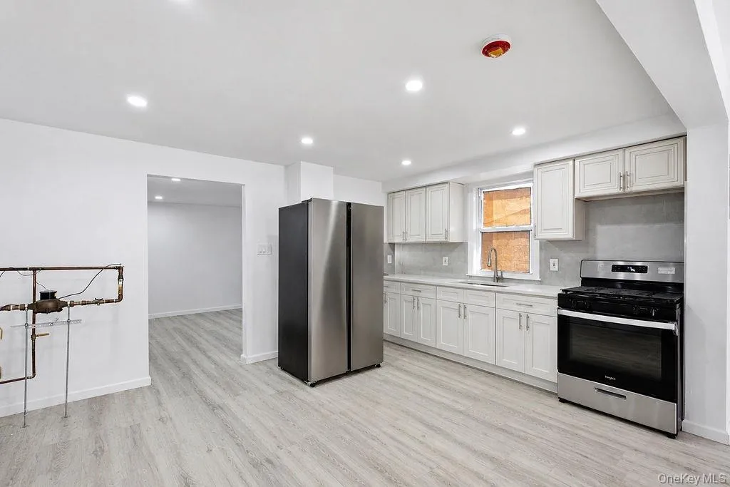 44 Broadway, New York, NY, 3 Bedrooms Bedrooms, 6 Rooms Rooms,1 BathroomBathrooms,Residential,For Rent,Broadway,0,1024113 44 Broadway, New York, NY, 3 Bedrooms Bedrooms, 6 Rooms Rooms,1 BathroomBathrooms,Residential,For Rent,Broadway,0,1024113