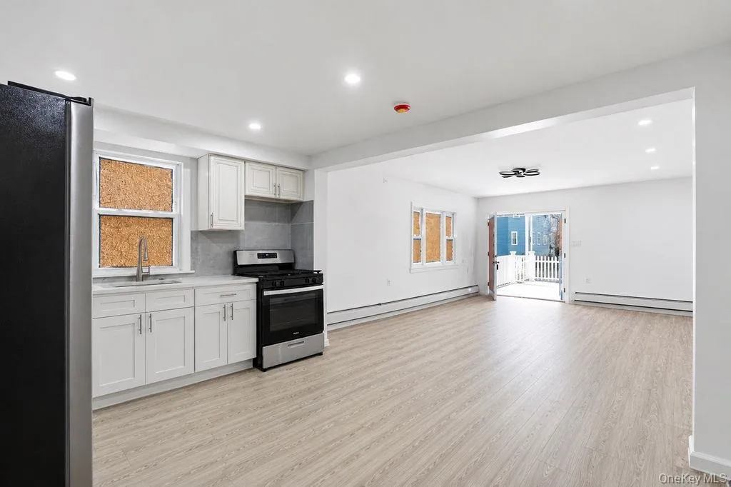 44 Broadway, New York, NY, 3 Bedrooms Bedrooms, 6 Rooms Rooms,1 BathroomBathrooms,Residential,For Rent,Broadway,0,1024113 44 Broadway, New York, NY, 3 Bedrooms Bedrooms, 6 Rooms Rooms,1 BathroomBathrooms,Residential,For Rent,Broadway,0,1024113