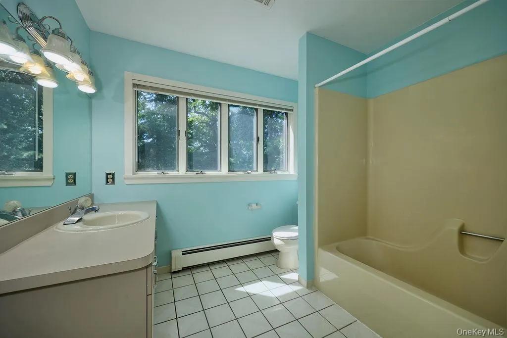 Hall Bathroom on the 2nd floor Hall Bathroom on the 2nd floor