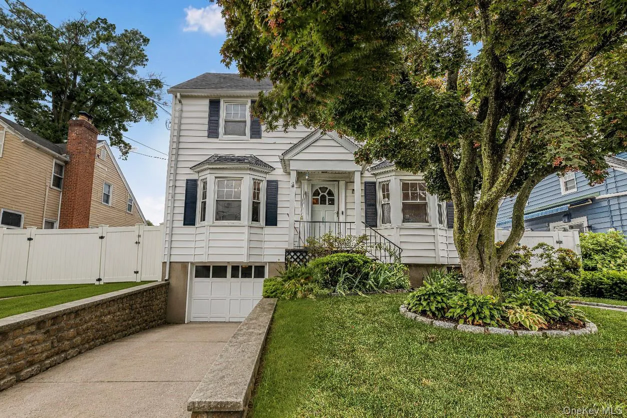 53 Holly Street, Yonkers, NY, 3 Bedrooms Bedrooms, 9 Rooms Rooms,1 BathroomBathrooms,Residential,For Rent,Holly,0,1024123 53 Holly Street, Yonkers, NY, 3 Bedrooms Bedrooms, 9 Rooms Rooms,1 BathroomBathrooms,Residential,For Rent,Holly,0,1024123