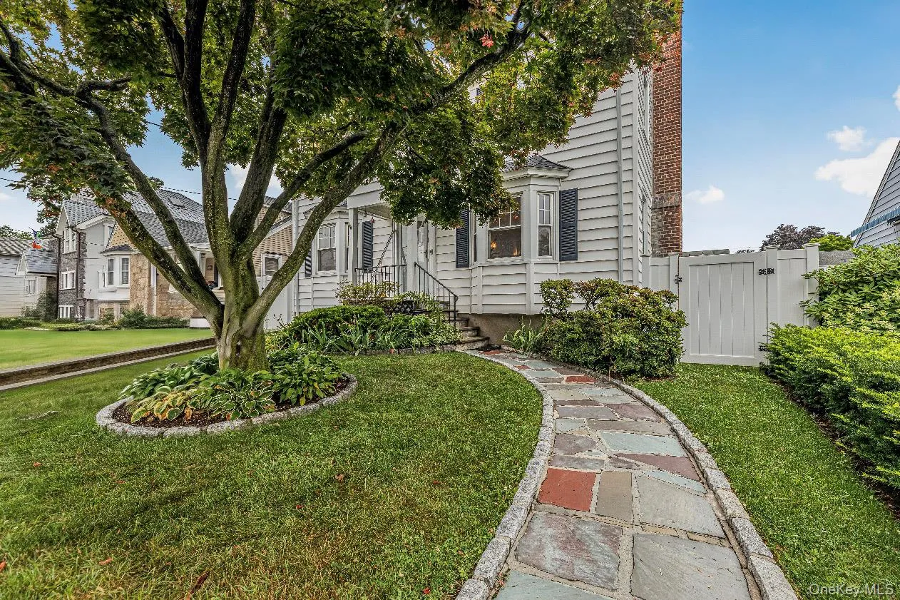 53 Holly Street, Yonkers, NY, 3 Bedrooms Bedrooms, 9 Rooms Rooms,1 BathroomBathrooms,Residential,For Rent,Holly,0,1024123 53 Holly Street, Yonkers, NY, 3 Bedrooms Bedrooms, 9 Rooms Rooms,1 BathroomBathrooms,Residential,For Rent,Holly,0,1024123