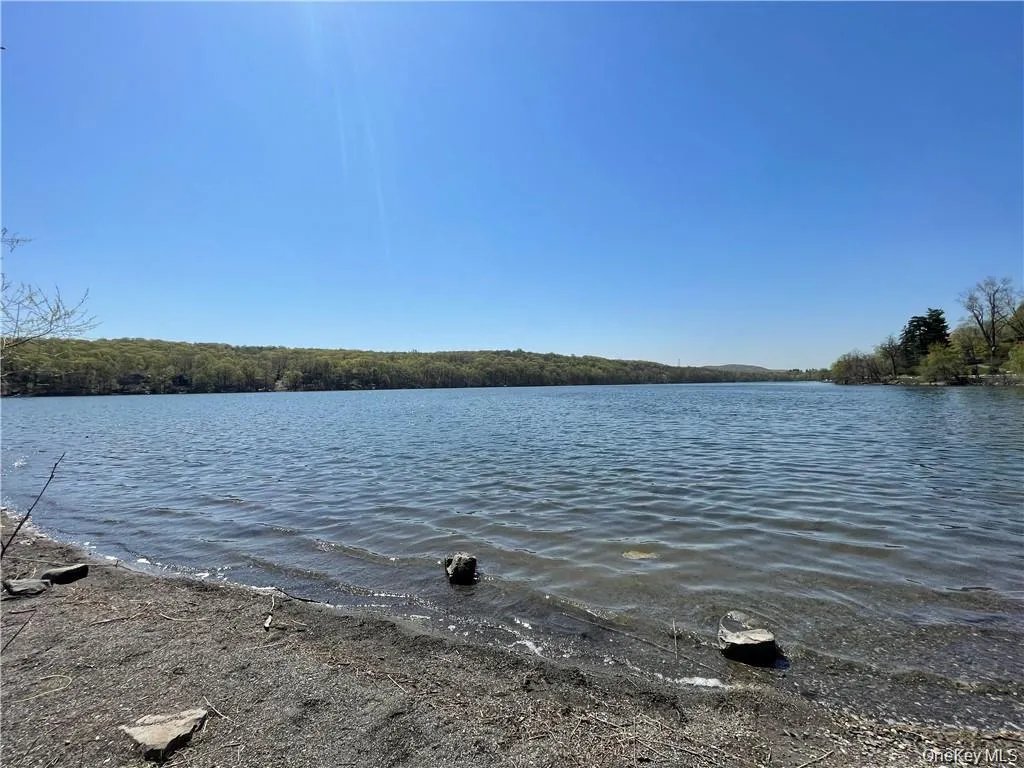 19 Lake Avenue, Monroe, NY, 3 Bedrooms Bedrooms, 6 Rooms Rooms,1 BathroomBathrooms,Residential Lease,For Rent,Lake,0,1024134 19 Lake Avenue, Monroe, NY, 3 Bedrooms Bedrooms, 6 Rooms Rooms,1 BathroomBathrooms,Residential Lease,For Rent,Lake,0,1024134