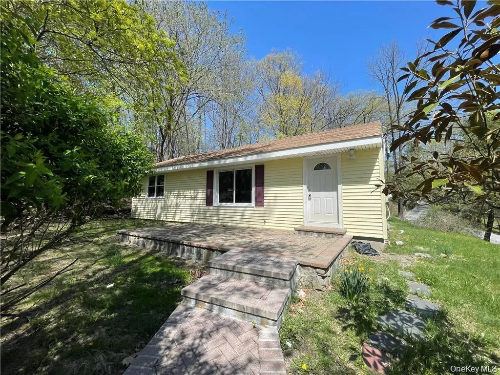 19 Lake Avenue, Monroe, NY, 3 Bedrooms Bedrooms, 6 Rooms Rooms,1 BathroomBathrooms,Residential Lease,For Rent,Lake,0,1024134 19 Lake Avenue, Monroe, NY, 3 Bedrooms Bedrooms, 6 Rooms Rooms,1 BathroomBathrooms,Residential Lease,For Rent,Lake,0,1024134