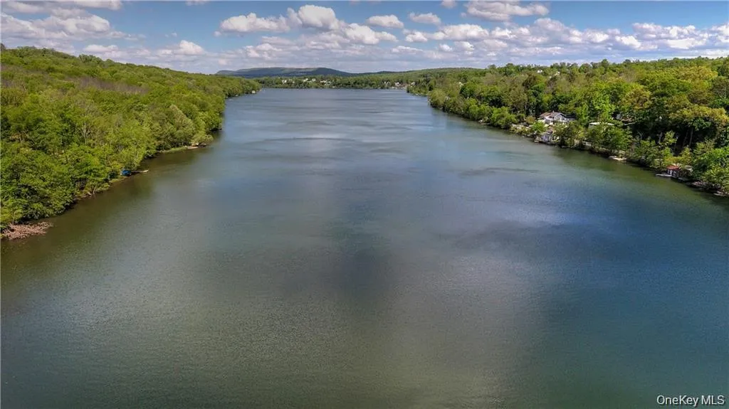 19 Lake Avenue, Monroe, NY, 3 Bedrooms Bedrooms, 6 Rooms Rooms,1 BathroomBathrooms,Residential Lease,For Rent,Lake,0,1024134 19 Lake Avenue, Monroe, NY, 3 Bedrooms Bedrooms, 6 Rooms Rooms,1 BathroomBathrooms,Residential Lease,For Rent,Lake,0,1024134