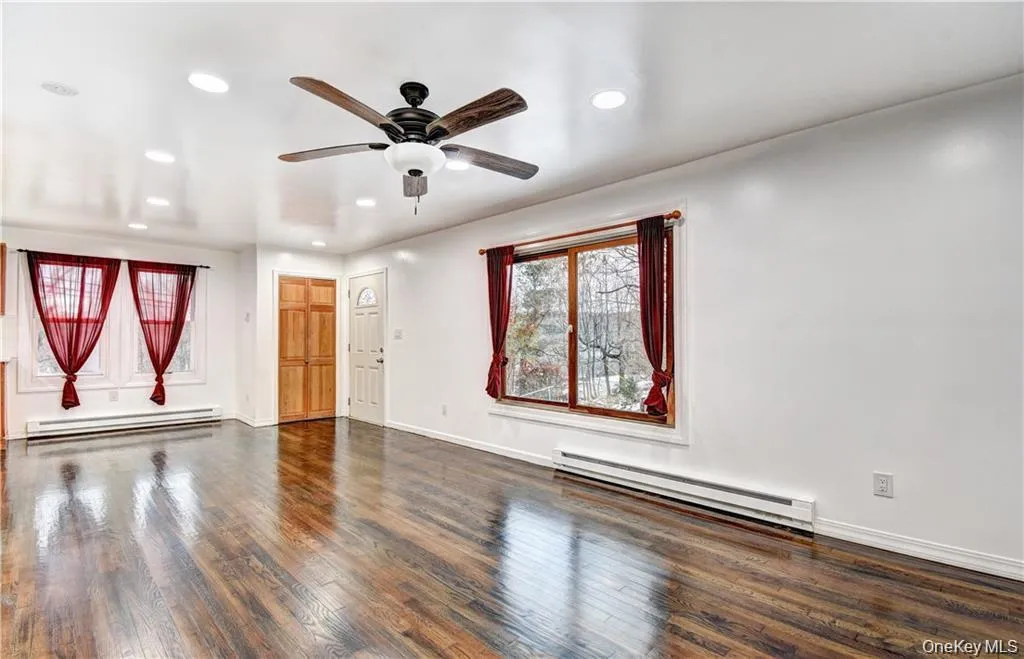 19 Lake Avenue, Monroe, NY, 3 Bedrooms Bedrooms, 6 Rooms Rooms,1 BathroomBathrooms,Residential Lease,For Rent,Lake,0,1024134 19 Lake Avenue, Monroe, NY, 3 Bedrooms Bedrooms, 6 Rooms Rooms,1 BathroomBathrooms,Residential Lease,For Rent,Lake,0,1024134