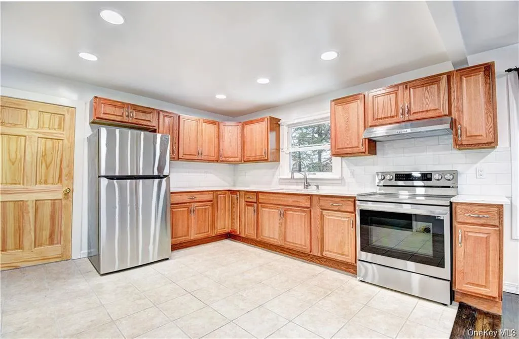 19 Lake Avenue, Monroe, NY, 3 Bedrooms Bedrooms, 6 Rooms Rooms,1 BathroomBathrooms,Residential Lease,For Rent,Lake,0,1024134 19 Lake Avenue, Monroe, NY, 3 Bedrooms Bedrooms, 6 Rooms Rooms,1 BathroomBathrooms,Residential Lease,For Rent,Lake,0,1024134