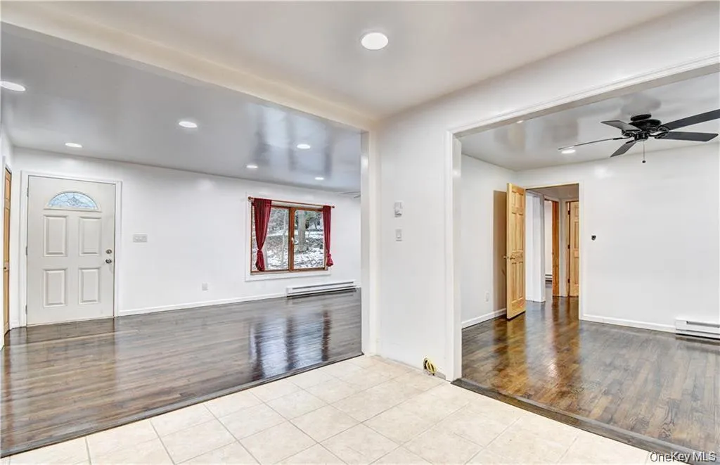 19 Lake Avenue, Monroe, NY, 3 Bedrooms Bedrooms, 6 Rooms Rooms,1 BathroomBathrooms,Residential Lease,For Rent,Lake,0,1024134 19 Lake Avenue, Monroe, NY, 3 Bedrooms Bedrooms, 6 Rooms Rooms,1 BathroomBathrooms,Residential Lease,For Rent,Lake,0,1024134