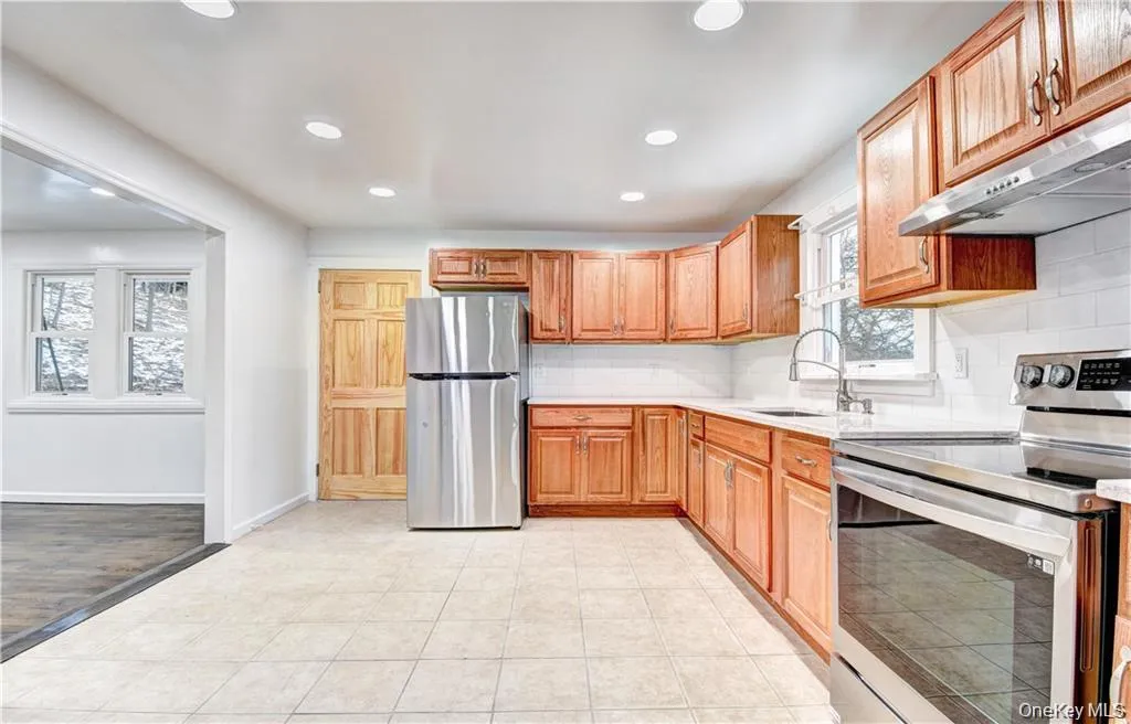 19 Lake Avenue, Monroe, NY, 3 Bedrooms Bedrooms, 6 Rooms Rooms,1 BathroomBathrooms,Residential Lease,For Rent,Lake,0,1024134 19 Lake Avenue, Monroe, NY, 3 Bedrooms Bedrooms, 6 Rooms Rooms,1 BathroomBathrooms,Residential Lease,For Rent,Lake,0,1024134