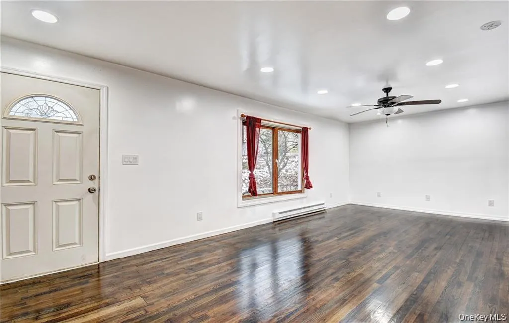 19 Lake Avenue, Monroe, NY, 3 Bedrooms Bedrooms, 6 Rooms Rooms,1 BathroomBathrooms,Residential Lease,For Rent,Lake,0,1024134 19 Lake Avenue, Monroe, NY, 3 Bedrooms Bedrooms, 6 Rooms Rooms,1 BathroomBathrooms,Residential Lease,For Rent,Lake,0,1024134