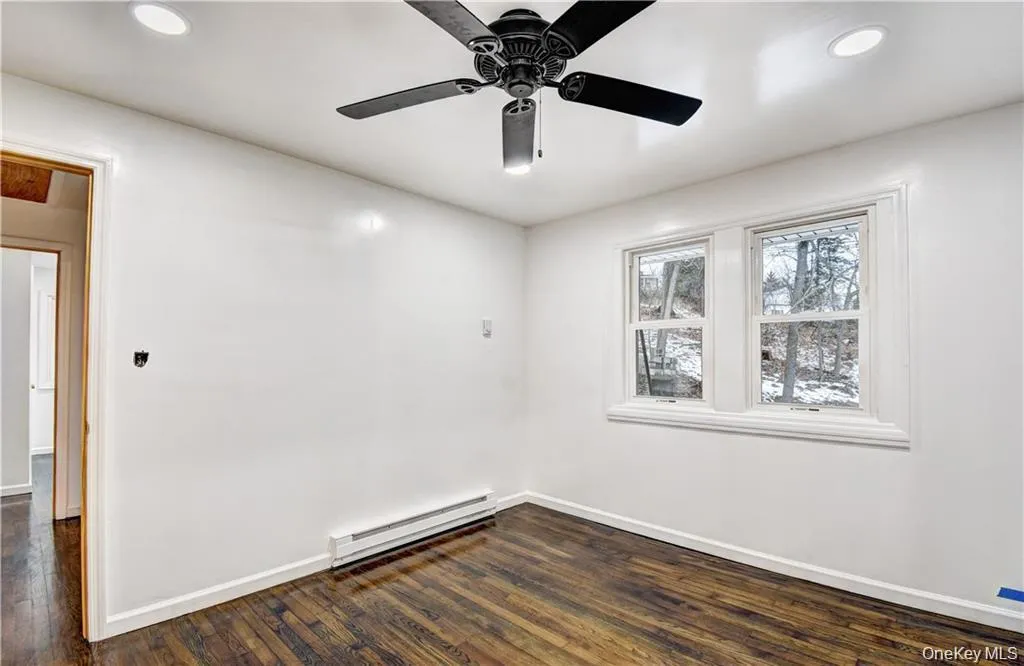 19 Lake Avenue, Monroe, NY, 3 Bedrooms Bedrooms, 6 Rooms Rooms,1 BathroomBathrooms,Residential Lease,For Rent,Lake,0,1024134 19 Lake Avenue, Monroe, NY, 3 Bedrooms Bedrooms, 6 Rooms Rooms,1 BathroomBathrooms,Residential Lease,For Rent,Lake,0,1024134