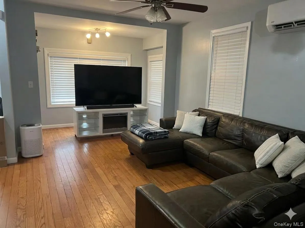 160-06 111th Avenue, New York, NY, 4 Bedrooms Bedrooms, 9 Rooms Rooms,2 BathroomsBathrooms,Residential,For Rent,111th,0,1024139 160-06 111th Avenue, New York, NY, 4 Bedrooms Bedrooms, 9 Rooms Rooms,2 BathroomsBathrooms,Residential,For Rent,111th,0,1024139