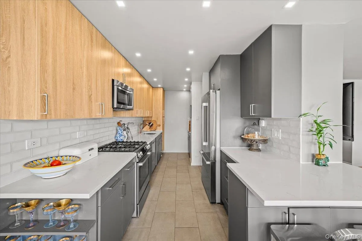 2500 Johnson Avenue, New York, NY, 2 Bedrooms Bedrooms, 4 Rooms Rooms,2 BathroomsBathrooms,Residential,For Rent,Johnson,0,1024153 2500 Johnson Avenue, New York, NY, 2 Bedrooms Bedrooms, 4 Rooms Rooms,2 BathroomsBathrooms,Residential,For Rent,Johnson,0,1024153