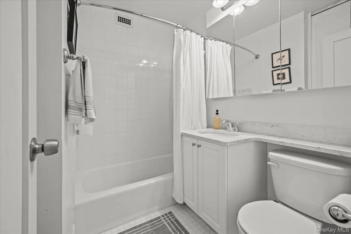 2500 Johnson Avenue, New York, NY, 2 Bedrooms Bedrooms, 4 Rooms Rooms,2 BathroomsBathrooms,Residential,For Rent,Johnson,0,1024153 2500 Johnson Avenue, New York, NY, 2 Bedrooms Bedrooms, 4 Rooms Rooms,2 BathroomsBathrooms,Residential,For Rent,Johnson,0,1024153