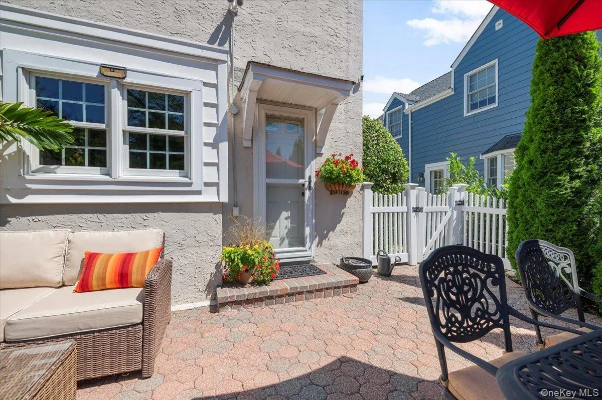96 Huntington Road, Hempstead, NY, 3 Bedrooms Bedrooms, 7 Rooms Rooms,1 BathroomBathrooms,Residential,For Rent,Huntington,0,1024155 96 Huntington Road, Hempstead, NY, 3 Bedrooms Bedrooms, 7 Rooms Rooms,1 BathroomBathrooms,Residential,For Rent,Huntington,0,1024155