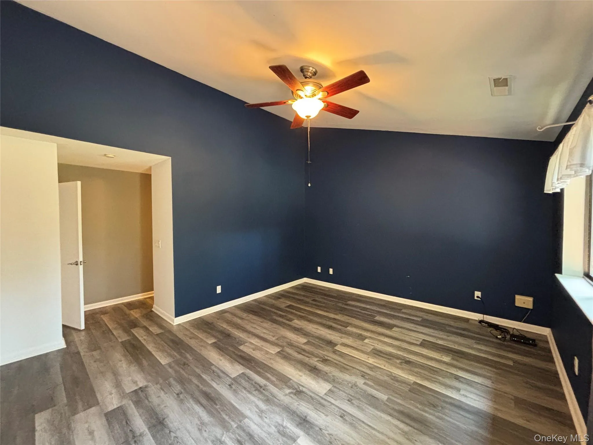 Spacious with great closet space Spacious with great closet space