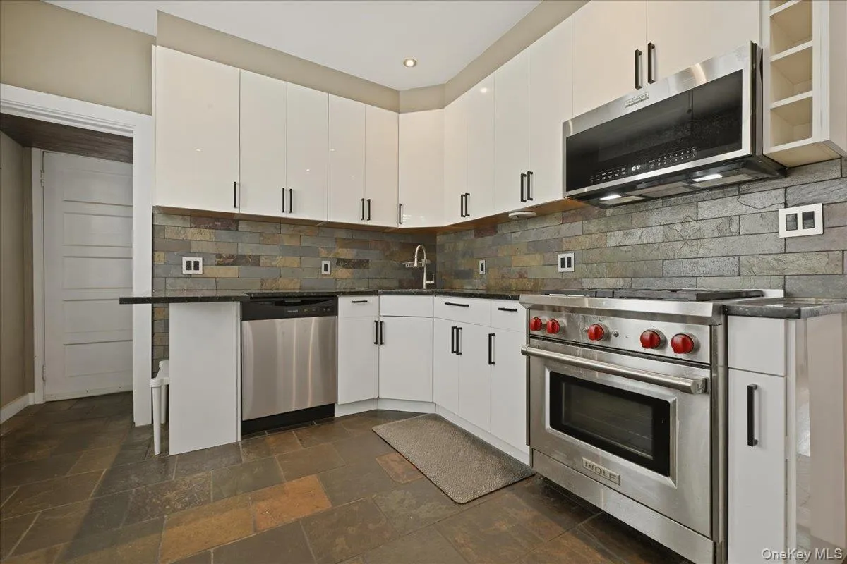 991 Cottage Place, Hempstead, NY, 3 Bedrooms Bedrooms, 7 Rooms Rooms,1 BathroomBathrooms,Residential,For Rent,Cottage,0,1024162 991 Cottage Place, Hempstead, NY, 3 Bedrooms Bedrooms, 7 Rooms Rooms,1 BathroomBathrooms,Residential,For Rent,Cottage,0,1024162