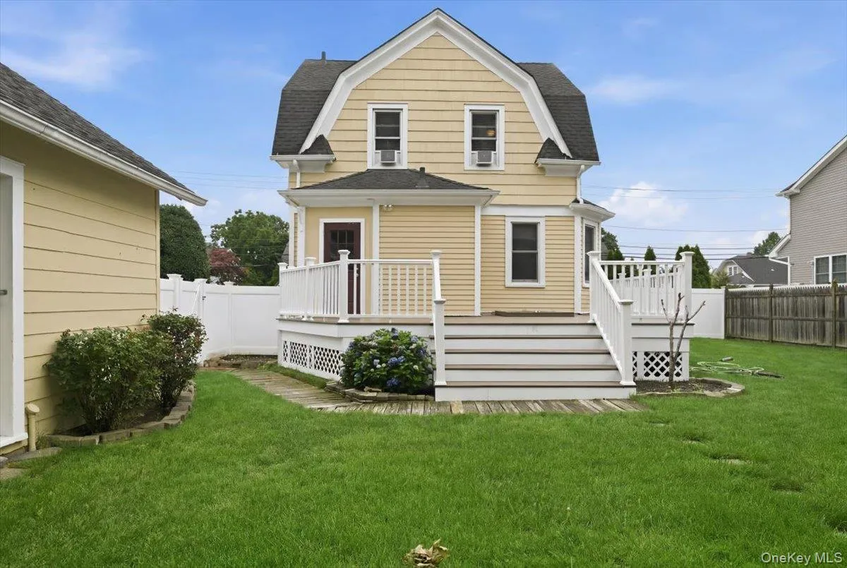 991 Cottage Place, Hempstead, NY, 3 Bedrooms Bedrooms, 7 Rooms Rooms,1 BathroomBathrooms,Residential,For Rent,Cottage,0,1024162 991 Cottage Place, Hempstead, NY, 3 Bedrooms Bedrooms, 7 Rooms Rooms,1 BathroomBathrooms,Residential,For Rent,Cottage,0,1024162
