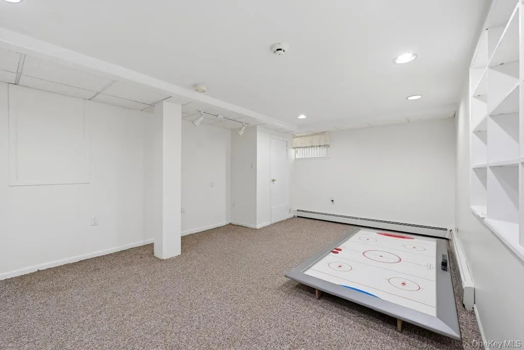 30 Harriet Drive, Oyster Bay, NY, 3 Bedrooms Bedrooms, 8 Rooms Rooms,2 BathroomsBathrooms,Residential,For Rent,Harriet,0,1024168 30 Harriet Drive, Oyster Bay, NY, 3 Bedrooms Bedrooms, 8 Rooms Rooms,2 BathroomsBathrooms,Residential,For Rent,Harriet,0,1024168