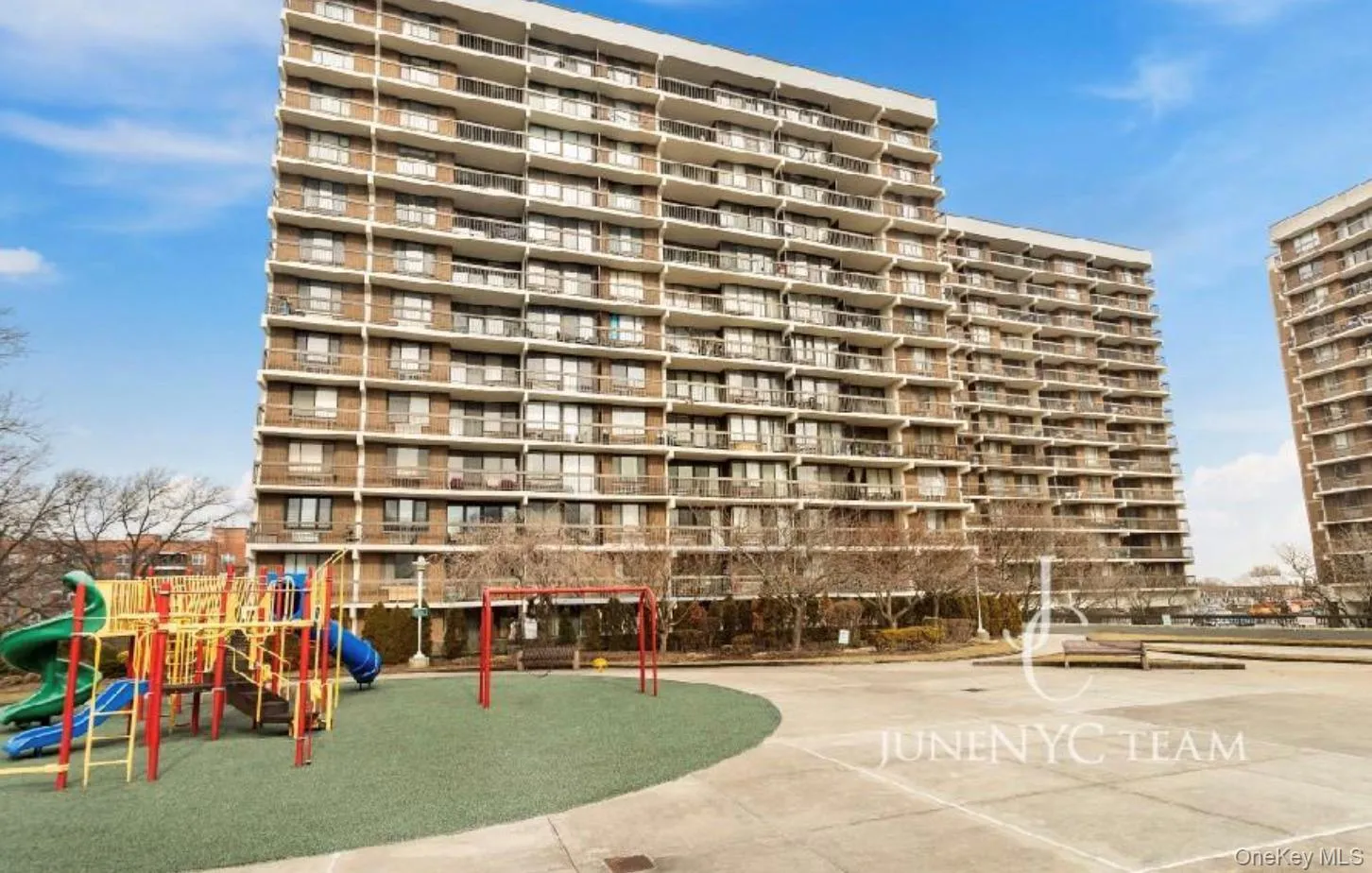 Building & Outdoor AmenitiesEnjoy a full-service residential community with beautifully landscaped grounds, featuring a children’s playground, BBQ and picnic areas, outdoor swimming pool, fitness facilities, community room, and convenient guest parking—offering recreation and convenience right at home. Building & Outdoor AmenitiesEnjoy a full-service residential community with beautifully landscaped grounds, featuring a children’s playground, BBQ and picnic areas, outdoor swimming pool, fitness facilities, community room, and convenient guest parking—offering recreation and convenience right at home.