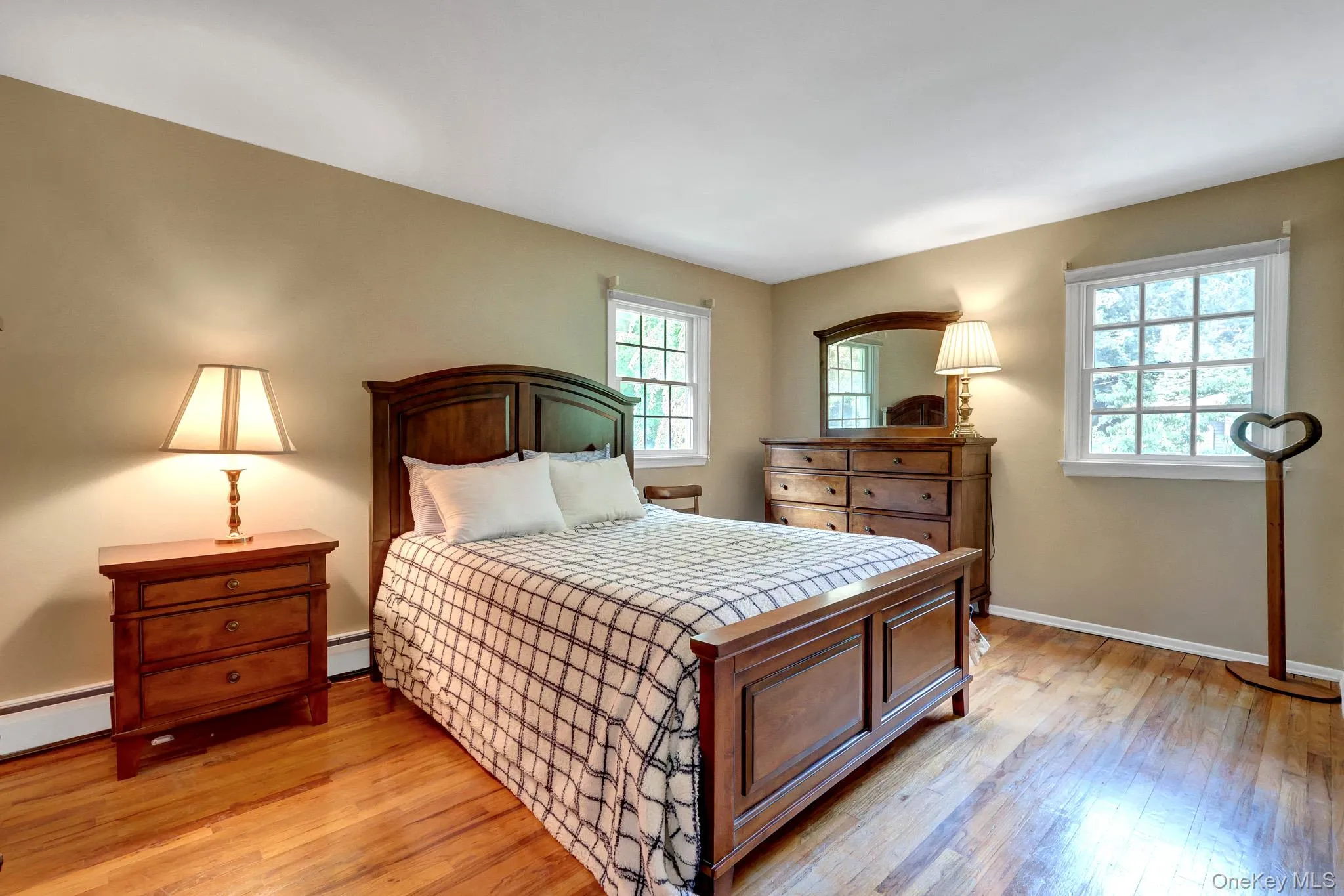 spacious bedroom with full bath, walk in and double closet spacious bedroom with full bath, walk in and double closet