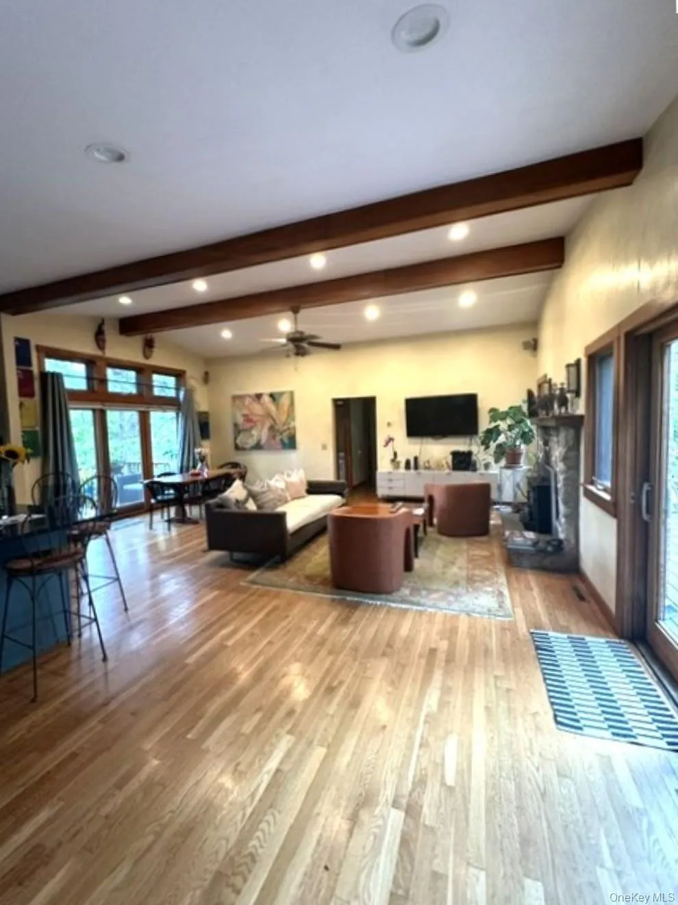 44 Lynn Avenue, Southampton, NY, 3 Bedrooms Bedrooms, 6 Rooms Rooms,2 BathroomsBathrooms,Residential Lease,For Rent,Lynn,0,1024177 44 Lynn Avenue, Southampton, NY, 3 Bedrooms Bedrooms, 6 Rooms Rooms,2 BathroomsBathrooms,Residential Lease,For Rent,Lynn,0,1024177