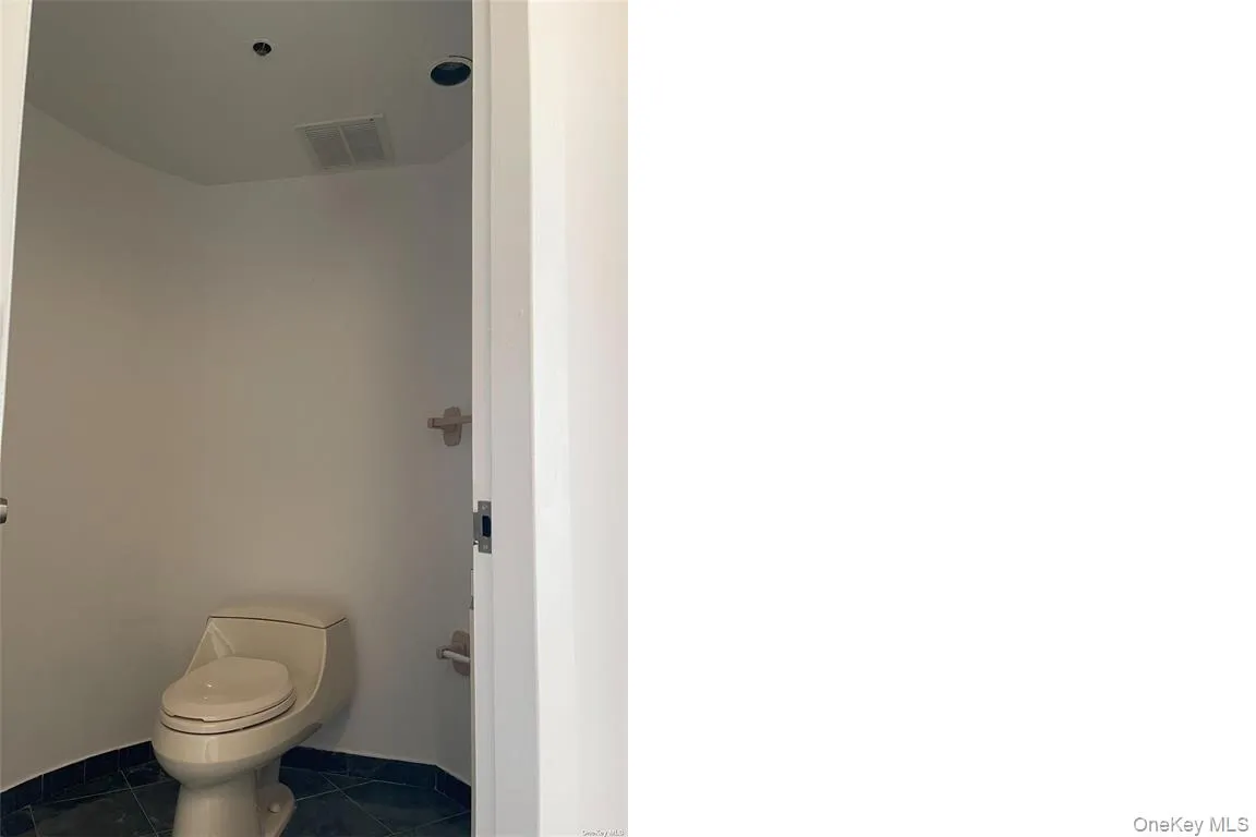 88 Cuttermill Road, North Hempstead, NY, 2 Bedrooms Bedrooms, 7 Rooms Rooms,2 BathroomsBathrooms,Residential Lease,For Rent,Cuttermill,0,1024185 88 Cuttermill Road, North Hempstead, NY, 2 Bedrooms Bedrooms, 7 Rooms Rooms,2 BathroomsBathrooms,Residential Lease,For Rent,Cuttermill,0,1024185
