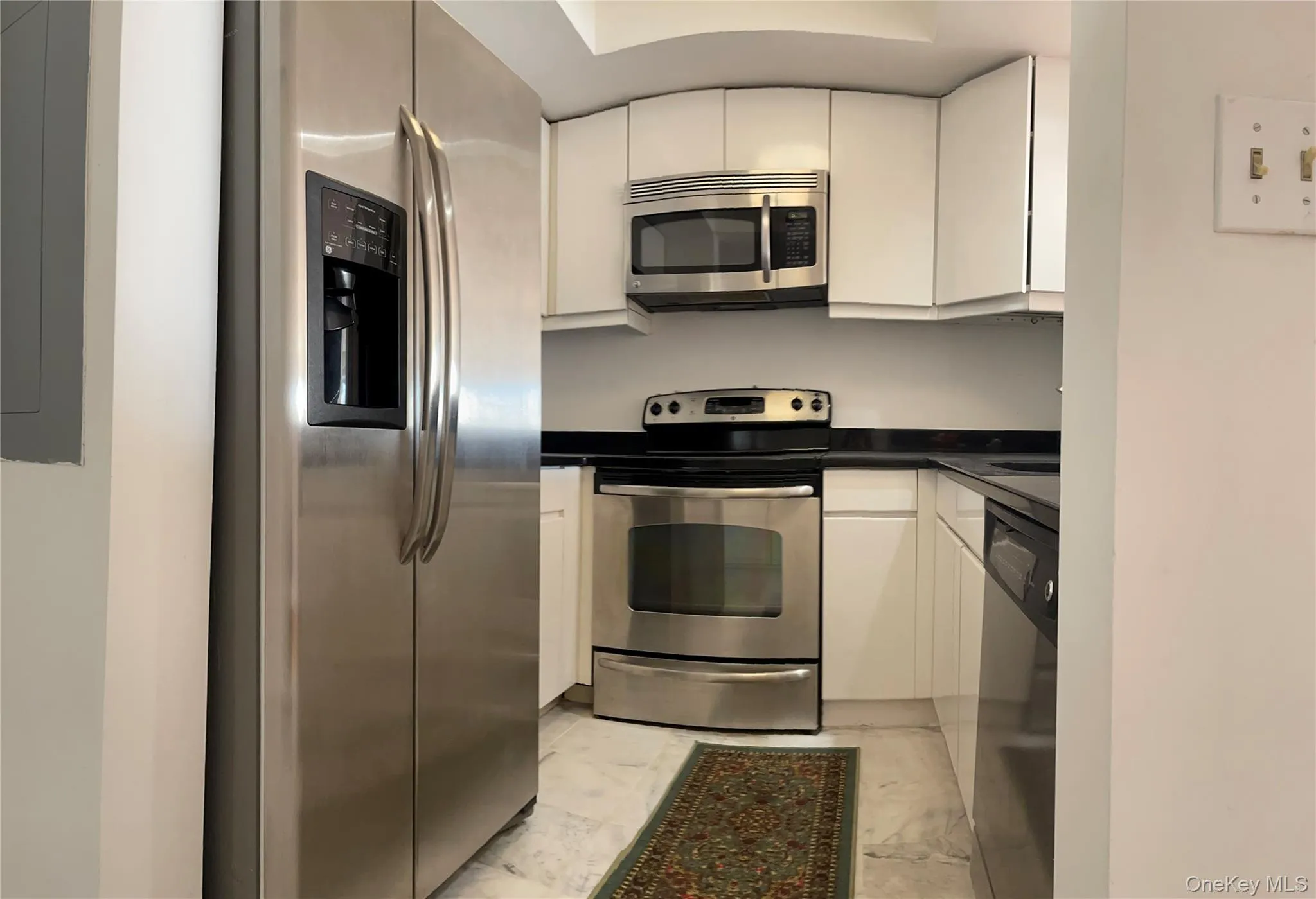 88 Cuttermill Road, North Hempstead, NY, 2 Bedrooms Bedrooms, 7 Rooms Rooms,2 BathroomsBathrooms,Residential Lease,For Rent,Cuttermill,0,1024185 88 Cuttermill Road, North Hempstead, NY, 2 Bedrooms Bedrooms, 7 Rooms Rooms,2 BathroomsBathrooms,Residential Lease,For Rent,Cuttermill,0,1024185