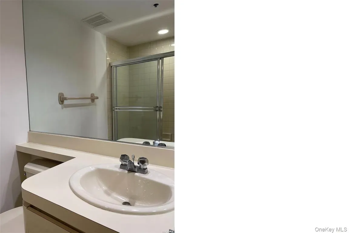88 Cuttermill Road, North Hempstead, NY, 2 Bedrooms Bedrooms, 7 Rooms Rooms,2 BathroomsBathrooms,Residential Lease,For Rent,Cuttermill,0,1024185 88 Cuttermill Road, North Hempstead, NY, 2 Bedrooms Bedrooms, 7 Rooms Rooms,2 BathroomsBathrooms,Residential Lease,For Rent,Cuttermill,0,1024185