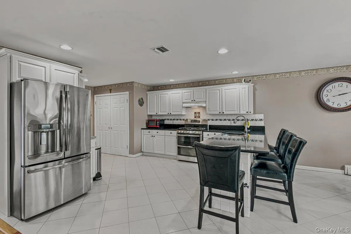 91 Macgregor Avenue, North Hempstead, NY, 4 Bedrooms Bedrooms, 9 Rooms Rooms,2 BathroomsBathrooms,Residential,For Rent,Macgregor,0,1024186 91 Macgregor Avenue, North Hempstead, NY, 4 Bedrooms Bedrooms, 9 Rooms Rooms,2 BathroomsBathrooms,Residential,For Rent,Macgregor,0,1024186