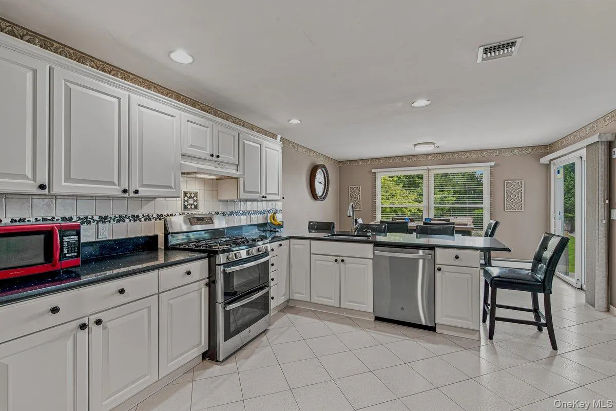 91 Macgregor Avenue, North Hempstead, NY, 4 Bedrooms Bedrooms, 9 Rooms Rooms,2 BathroomsBathrooms,Residential,For Rent,Macgregor,0,1024186 91 Macgregor Avenue, North Hempstead, NY, 4 Bedrooms Bedrooms, 9 Rooms Rooms,2 BathroomsBathrooms,Residential,For Rent,Macgregor,0,1024186