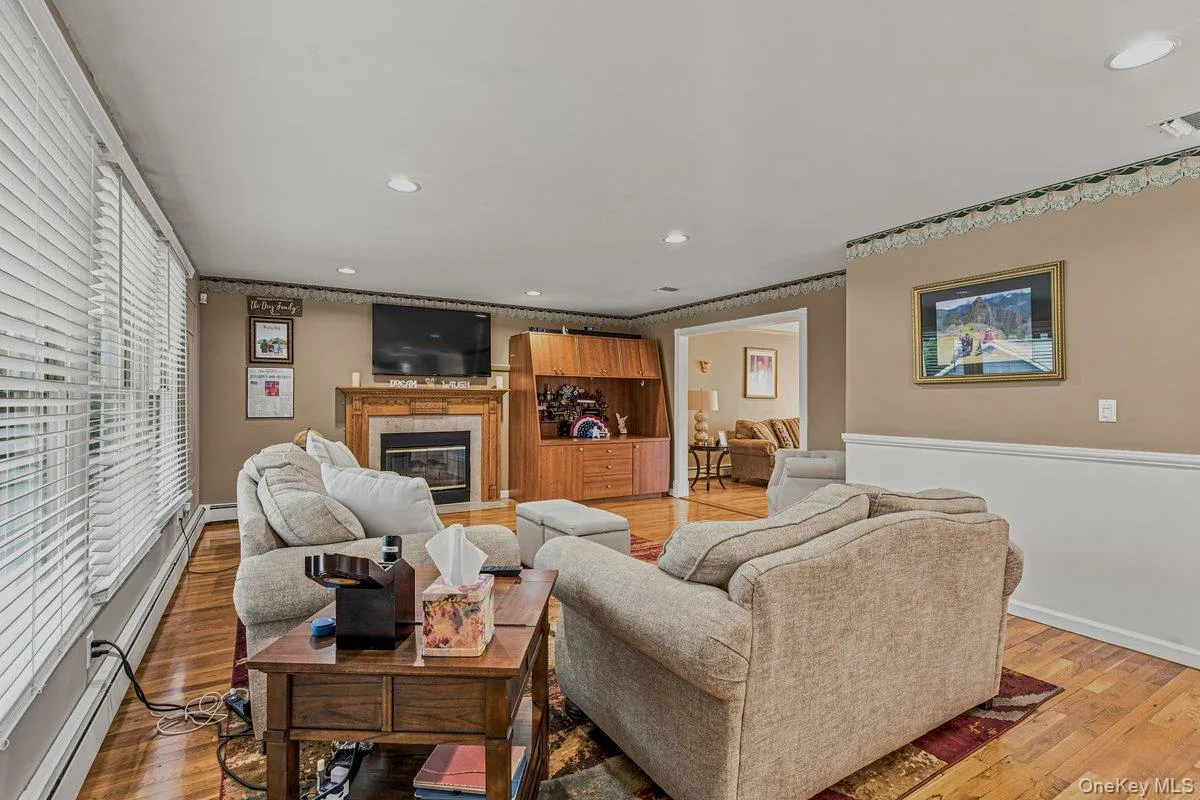 91 Macgregor Avenue, North Hempstead, NY, 4 Bedrooms Bedrooms, 9 Rooms Rooms,2 BathroomsBathrooms,Residential,For Rent,Macgregor,0,1024186 91 Macgregor Avenue, North Hempstead, NY, 4 Bedrooms Bedrooms, 9 Rooms Rooms,2 BathroomsBathrooms,Residential,For Rent,Macgregor,0,1024186