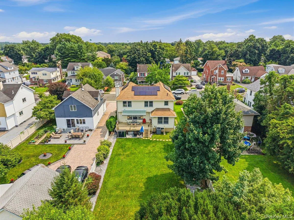 91 Macgregor Avenue, North Hempstead, NY, 4 Bedrooms Bedrooms, 9 Rooms Rooms,2 BathroomsBathrooms,Residential,For Rent,Macgregor,0,1024186 91 Macgregor Avenue, North Hempstead, NY, 4 Bedrooms Bedrooms, 9 Rooms Rooms,2 BathroomsBathrooms,Residential,For Rent,Macgregor,0,1024186