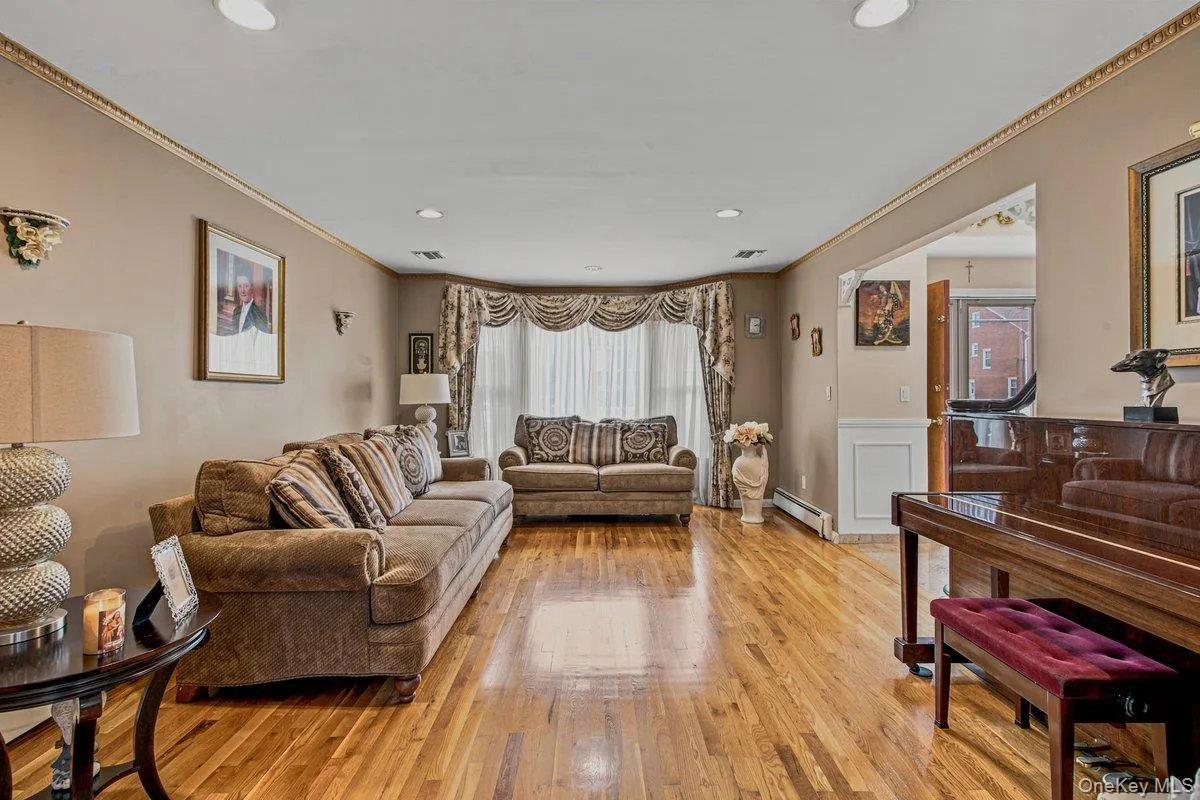 91 Macgregor Avenue, North Hempstead, NY, 4 Bedrooms Bedrooms, 9 Rooms Rooms,2 BathroomsBathrooms,Residential,For Rent,Macgregor,0,1024186 91 Macgregor Avenue, North Hempstead, NY, 4 Bedrooms Bedrooms, 9 Rooms Rooms,2 BathroomsBathrooms,Residential,For Rent,Macgregor,0,1024186