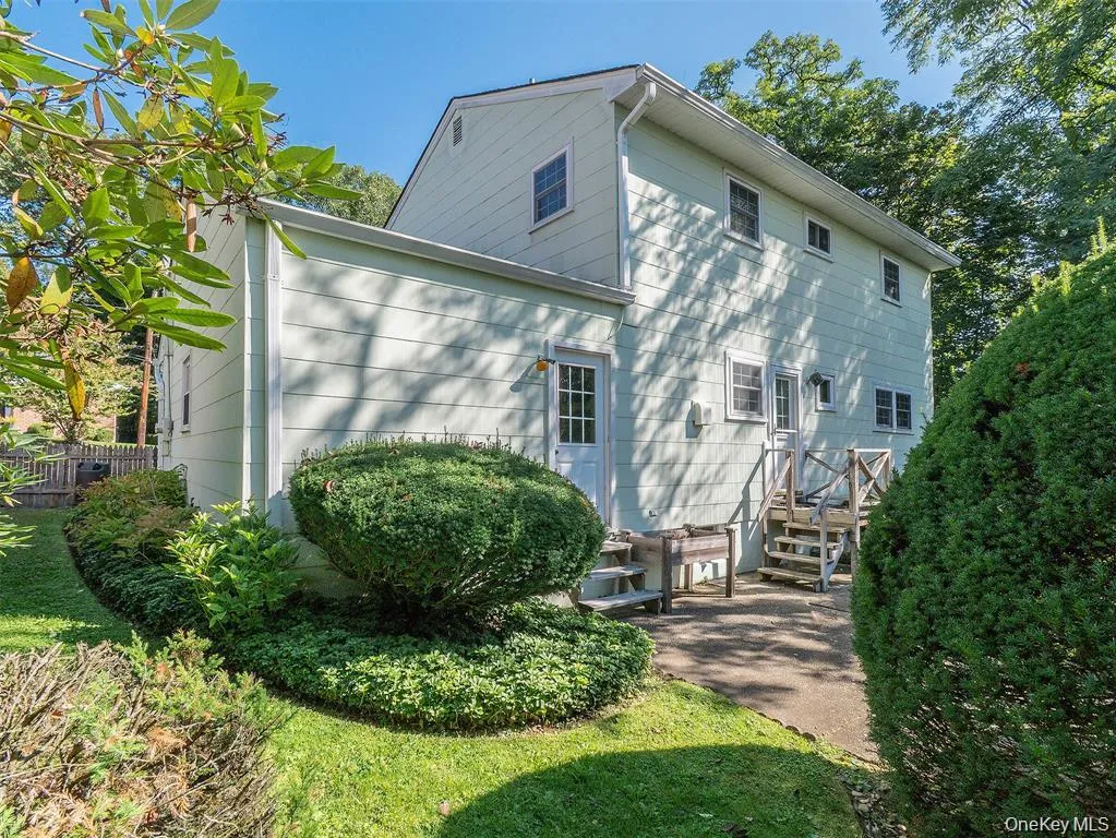 7 Locust Street, Oyster Bay, NY, 4 Bedrooms Bedrooms, 8 Rooms Rooms,2 BathroomsBathrooms,Residential,For Rent,Locust,0,1024196 7 Locust Street, Oyster Bay, NY, 4 Bedrooms Bedrooms, 8 Rooms Rooms,2 BathroomsBathrooms,Residential,For Rent,Locust,0,1024196