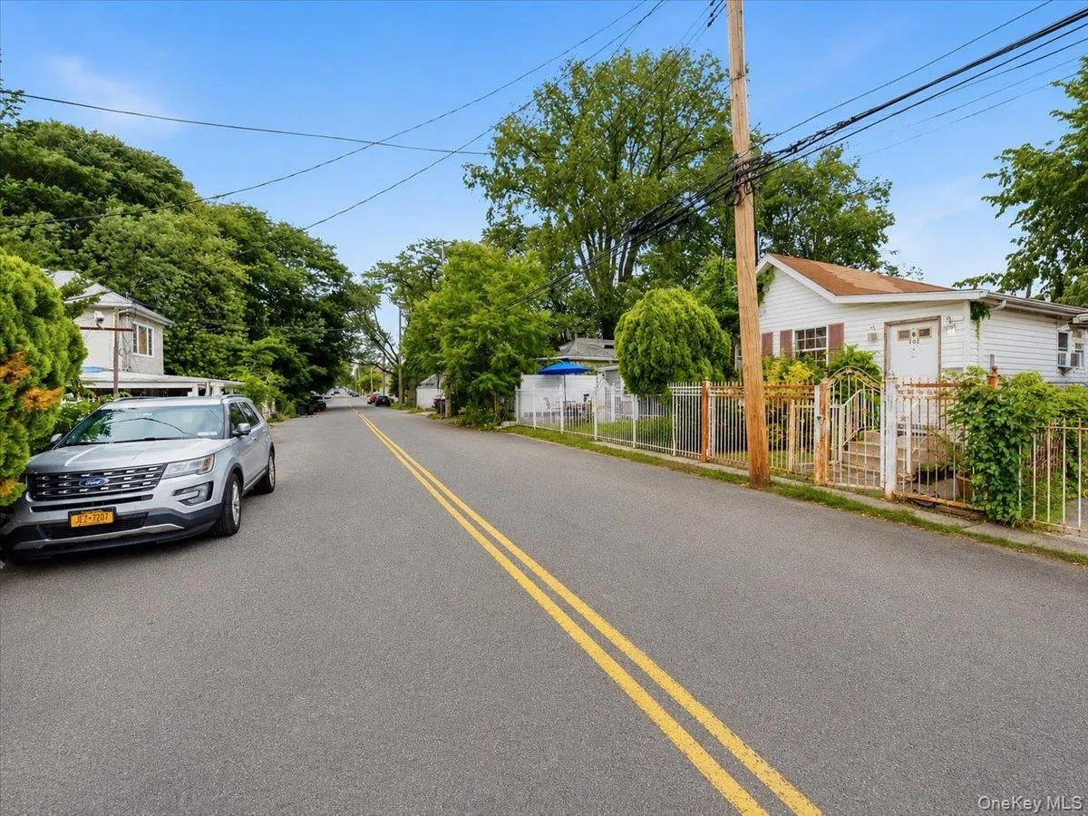 1202 Harding Park, New York, NY, 3 Bedrooms Bedrooms, 5 Rooms Rooms,2 BathroomsBathrooms,Residential,For Rent,Harding,0,1024198 1202 Harding Park, New York, NY, 3 Bedrooms Bedrooms, 5 Rooms Rooms,2 BathroomsBathrooms,Residential,For Rent,Harding,0,1024198