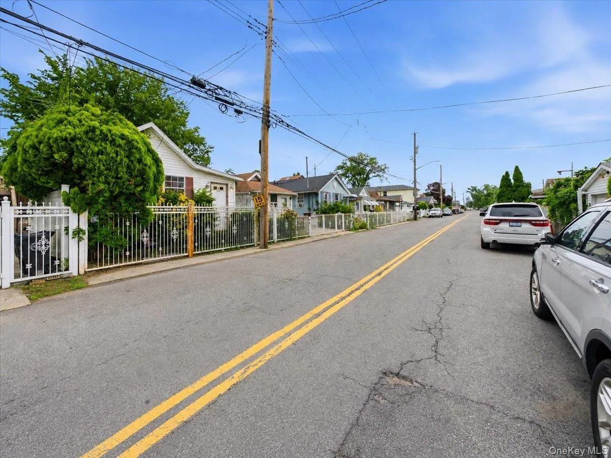1202 Harding Park, New York, NY, 3 Bedrooms Bedrooms, 5 Rooms Rooms,2 BathroomsBathrooms,Residential,For Rent,Harding,0,1024198 1202 Harding Park, New York, NY, 3 Bedrooms Bedrooms, 5 Rooms Rooms,2 BathroomsBathrooms,Residential,For Rent,Harding,0,1024198
