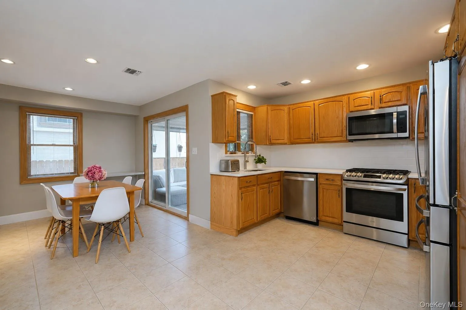 124 Reid Ave, New York, NY, 3 Bedrooms Bedrooms, 6 Rooms Rooms,3 BathroomsBathrooms,Residential,For Rent,Reid Ave,0,1024207 124 Reid Ave, New York, NY, 3 Bedrooms Bedrooms, 6 Rooms Rooms,3 BathroomsBathrooms,Residential,For Rent,Reid Ave,0,1024207