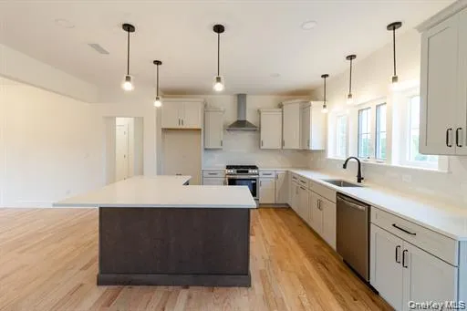 Model images for illustrative purposes and may show optional upgrades, Home features, finishes, colors, materials and specifications may vary. Model images for illustrative purposes and may show optional upgrades, Home features, finishes, colors, materials and specifications may vary.