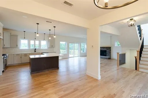 Model images for illustrative purposes and may show optional upgrades, Home features, finishes, colors, materials and specifications may vary. Model images for illustrative purposes and may show optional upgrades, Home features, finishes, colors, materials and specifications may vary.