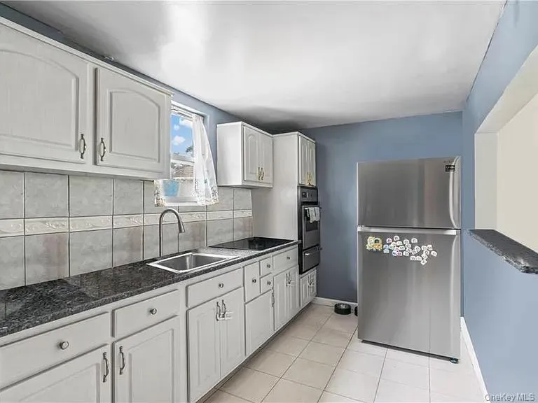 1541 95th Street, New York, NY, 3 Bedrooms Bedrooms, 6 Rooms Rooms,2 BathroomsBathrooms,Residential,For Rent,95th,0,1024213 1541 95th Street, New York, NY, 3 Bedrooms Bedrooms, 6 Rooms Rooms,2 BathroomsBathrooms,Residential,For Rent,95th,0,1024213