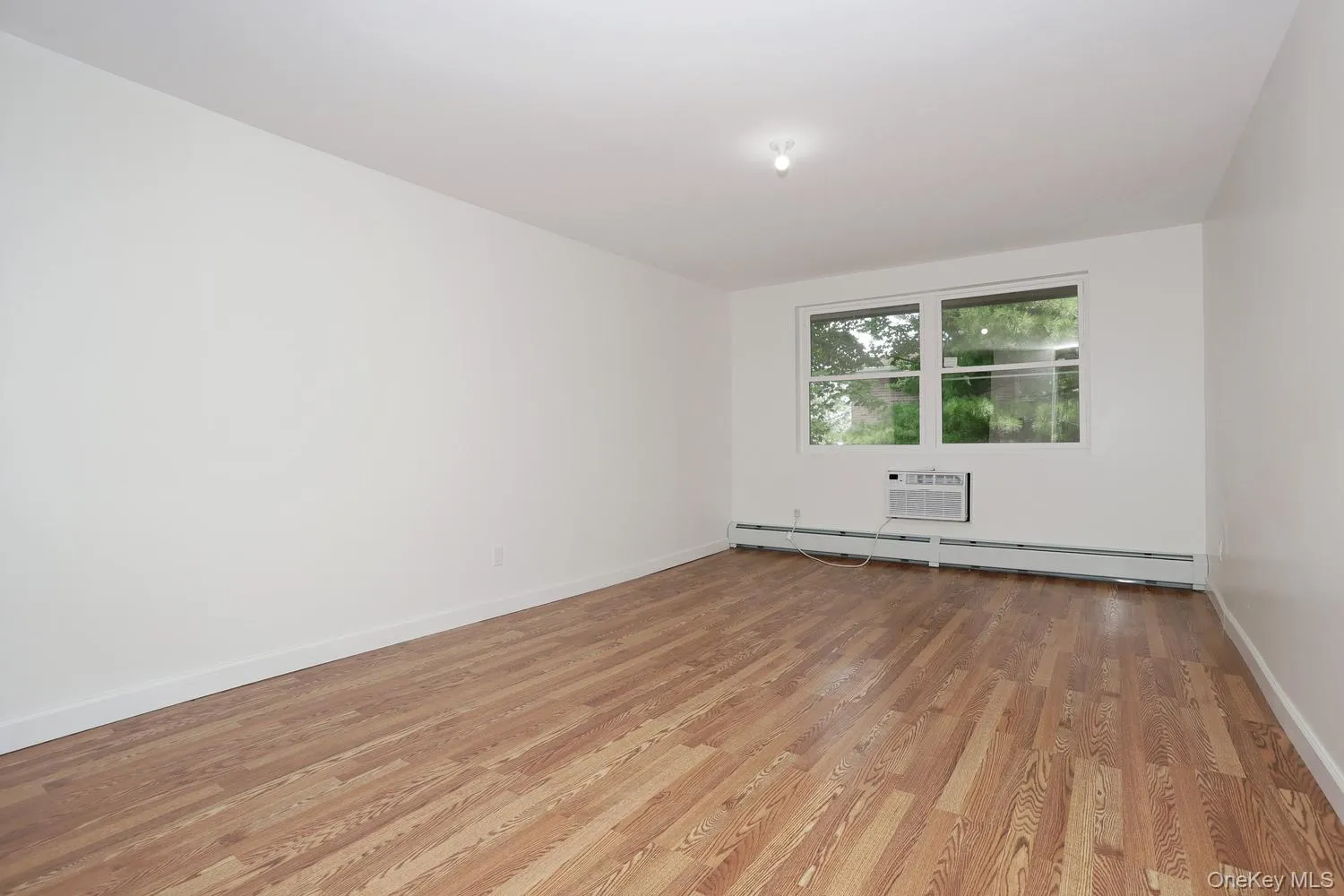 new air conditioner. Beautiful flooring new air conditioner. Beautiful flooring