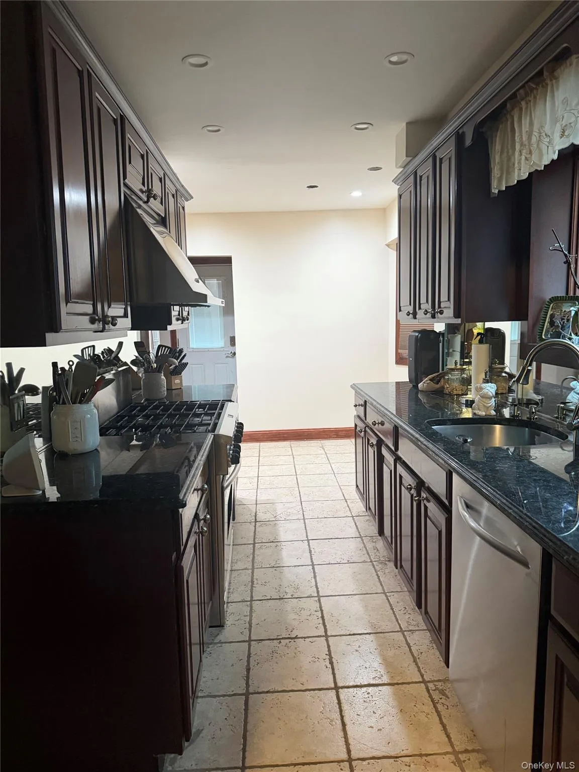 254 Argyle Street, Hempstead, NY, 4 Bedrooms Bedrooms, 7 Rooms Rooms,1 BathroomBathrooms,Residential,For Rent,Argyle,0,1024229 254 Argyle Street, Hempstead, NY, 4 Bedrooms Bedrooms, 7 Rooms Rooms,1 BathroomBathrooms,Residential,For Rent,Argyle,0,1024229