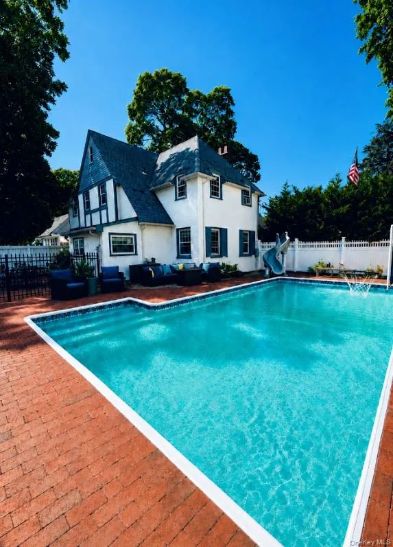 3980 Park Avenue, Hempstead, NY, 4 Bedrooms Bedrooms, 10 Rooms Rooms,3 BathroomsBathrooms,Residential,For Rent,Park,0,1024232 3980 Park Avenue, Hempstead, NY, 4 Bedrooms Bedrooms, 10 Rooms Rooms,3 BathroomsBathrooms,Residential,For Rent,Park,0,1024232