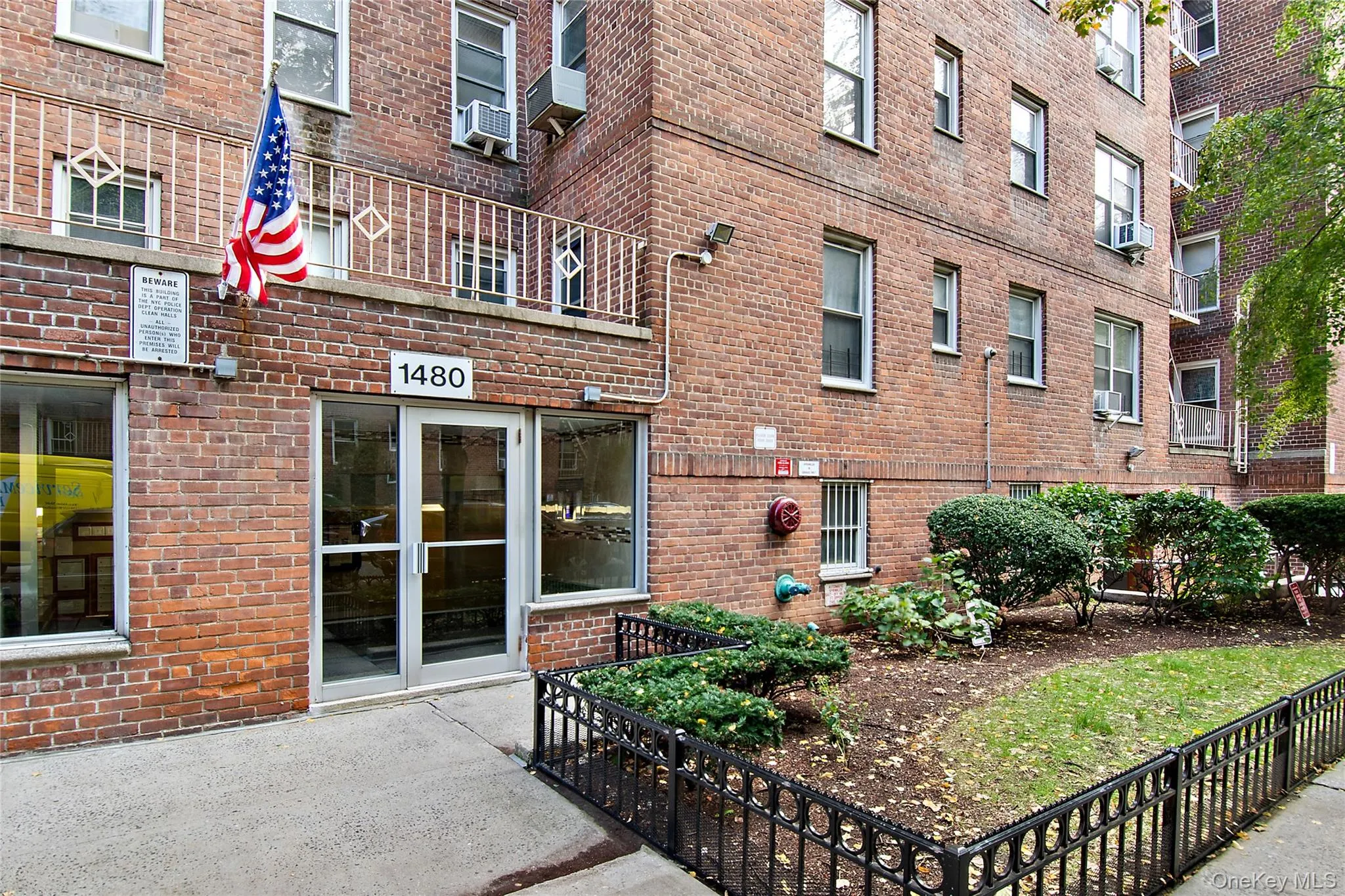 1480 Thieriot Avenue, New York, NY, 2 Bedrooms Bedrooms, 5 Rooms Rooms,1 BathroomBathrooms,Residential,For Rent,Thieriot,0,1024252 1480 Thieriot Avenue, New York, NY, 2 Bedrooms Bedrooms, 5 Rooms Rooms,1 BathroomBathrooms,Residential,For Rent,Thieriot,0,1024252